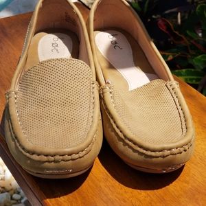 BOC Carolee Womens Natural Flats size 8